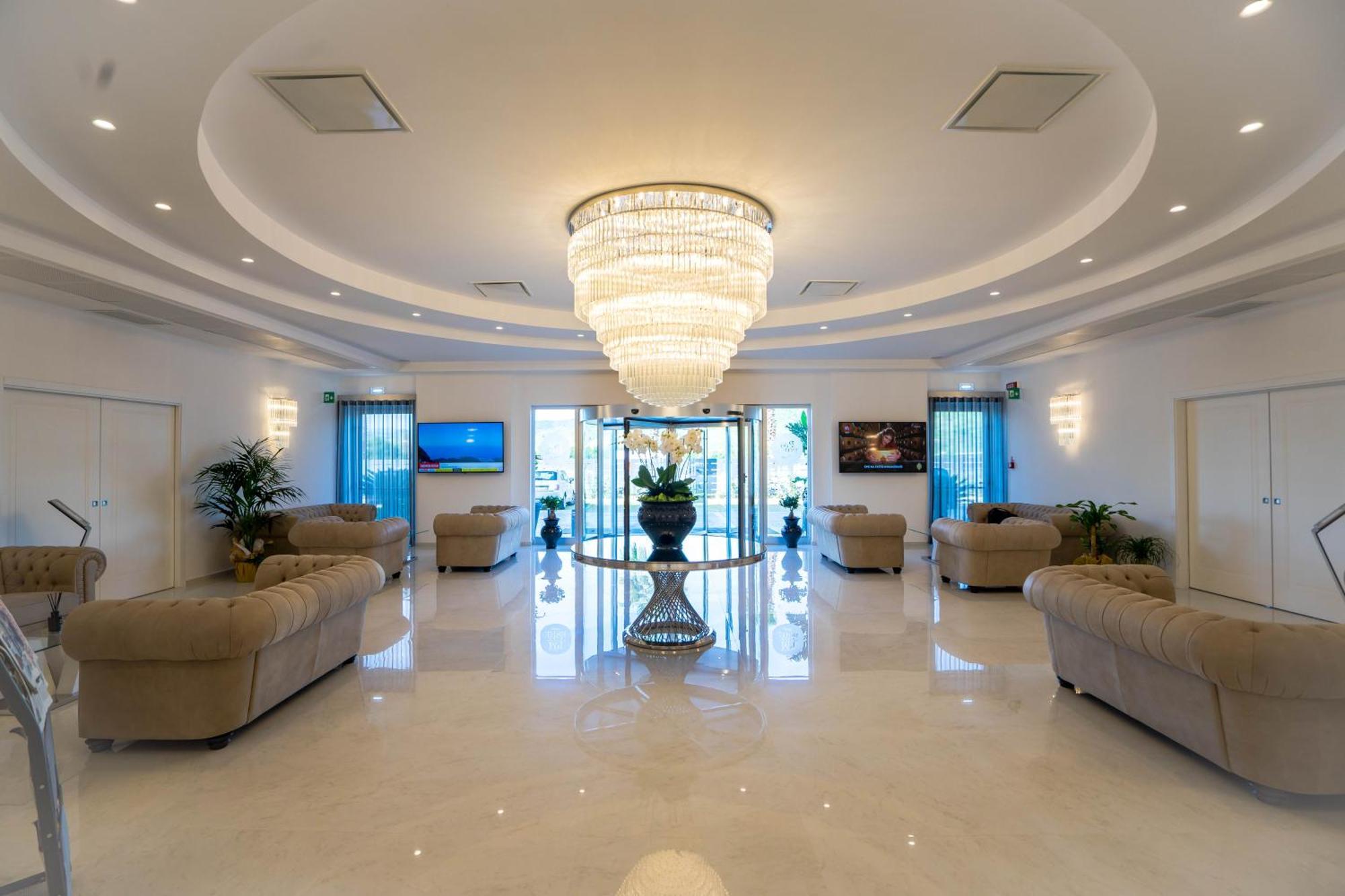 Pm Hotel Catanzaro Buitenkant foto